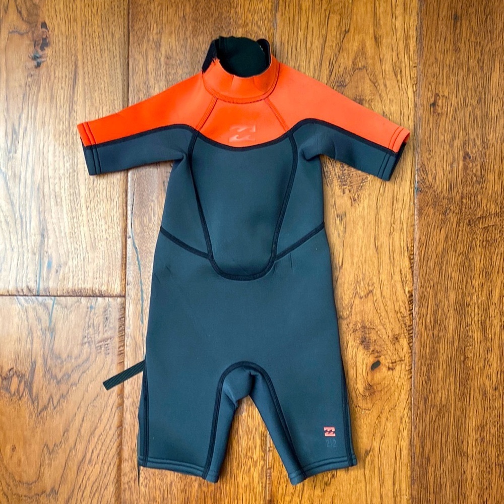 Billabong Spring 2/2 kids Wetsuit “absolute comp” size 2T/3T